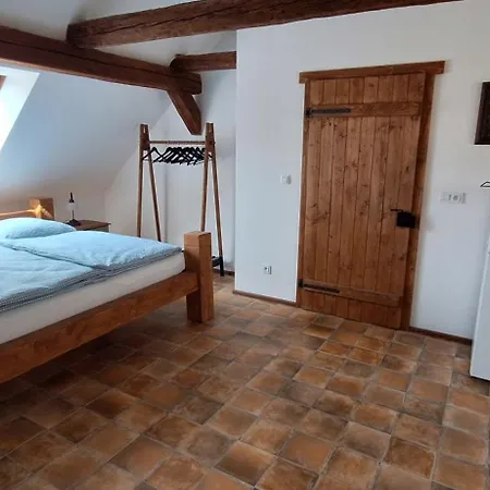 Apartament Ve Starem Pivovaru Malesov